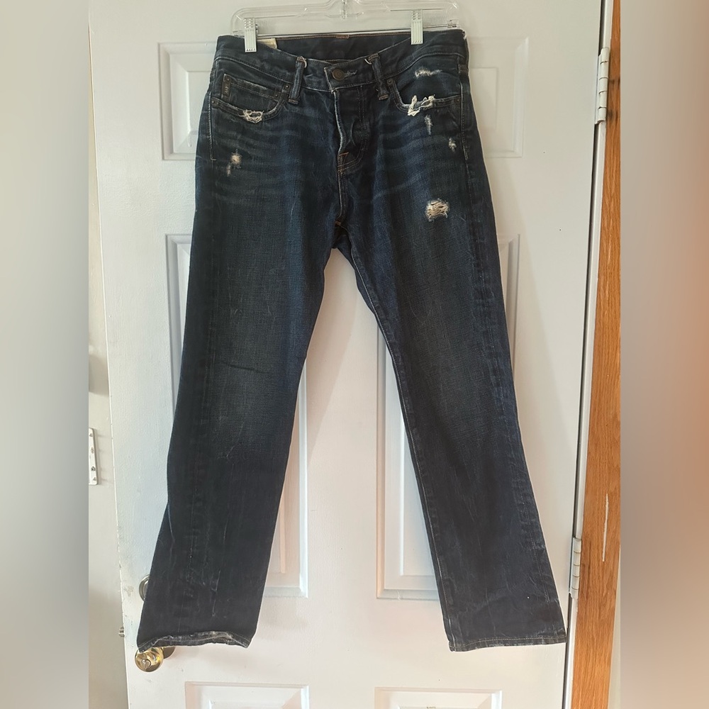 Abercrombie & Fitch Women’s Slim Straight‎ Distressed Dark Wash Jeans. Size 30
